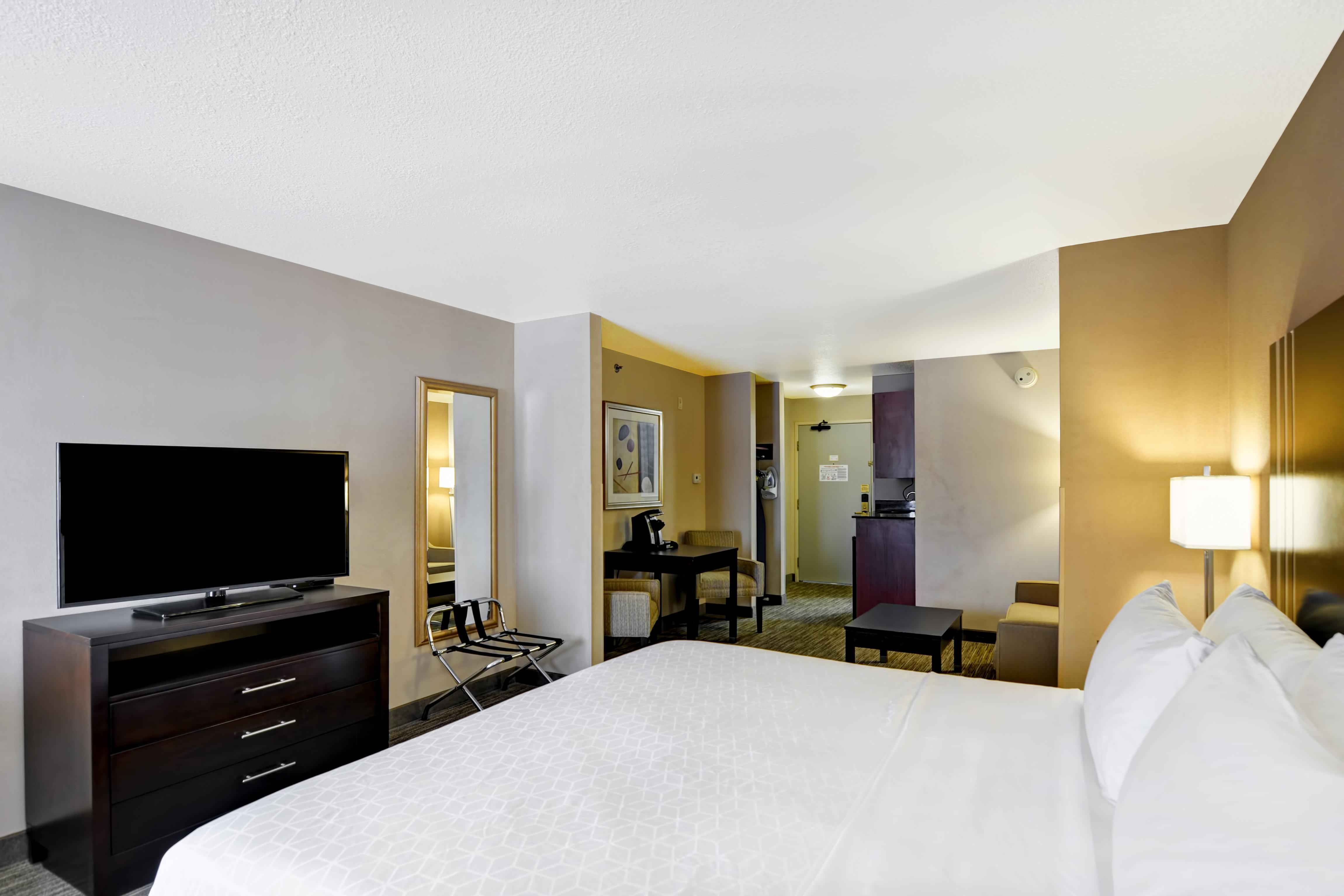 Holiday Inn Express Hotel & Suites Milwaukee-New Berlin By Ihg Exterior foto