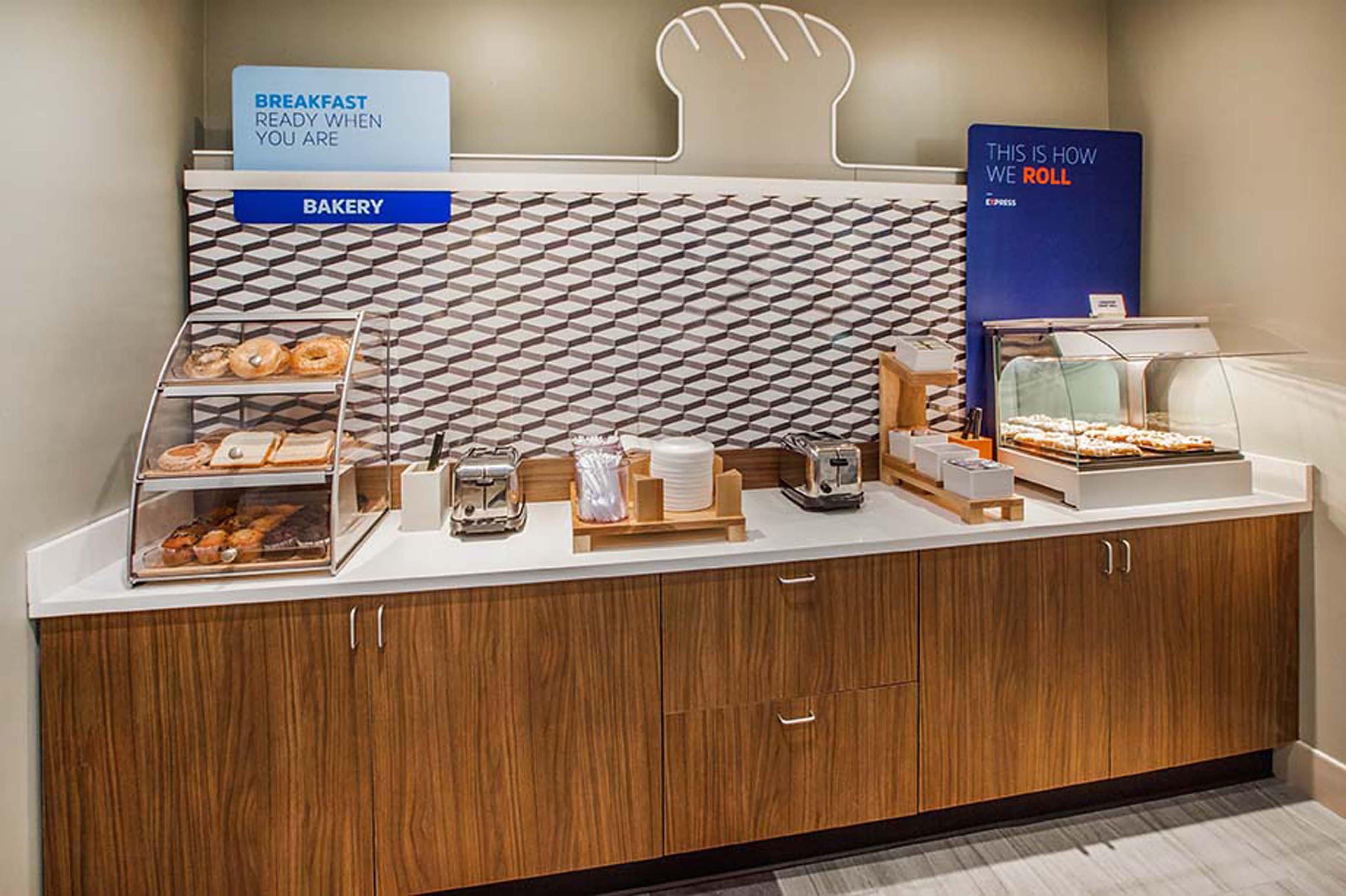 Holiday Inn Express Hotel & Suites Milwaukee-New Berlin By Ihg Exterior foto