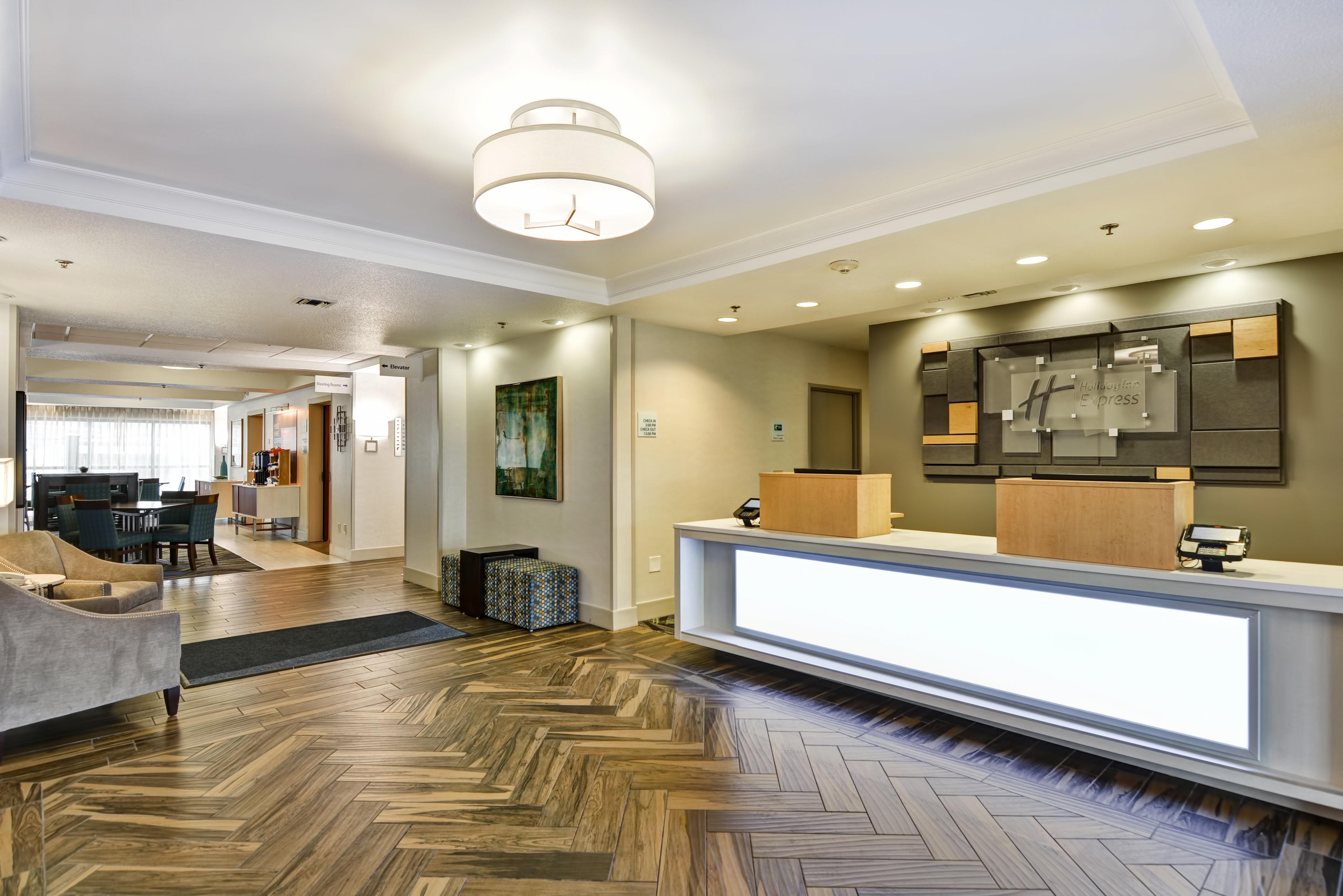 Holiday Inn Express Hotel & Suites Milwaukee-New Berlin By Ihg Exterior foto