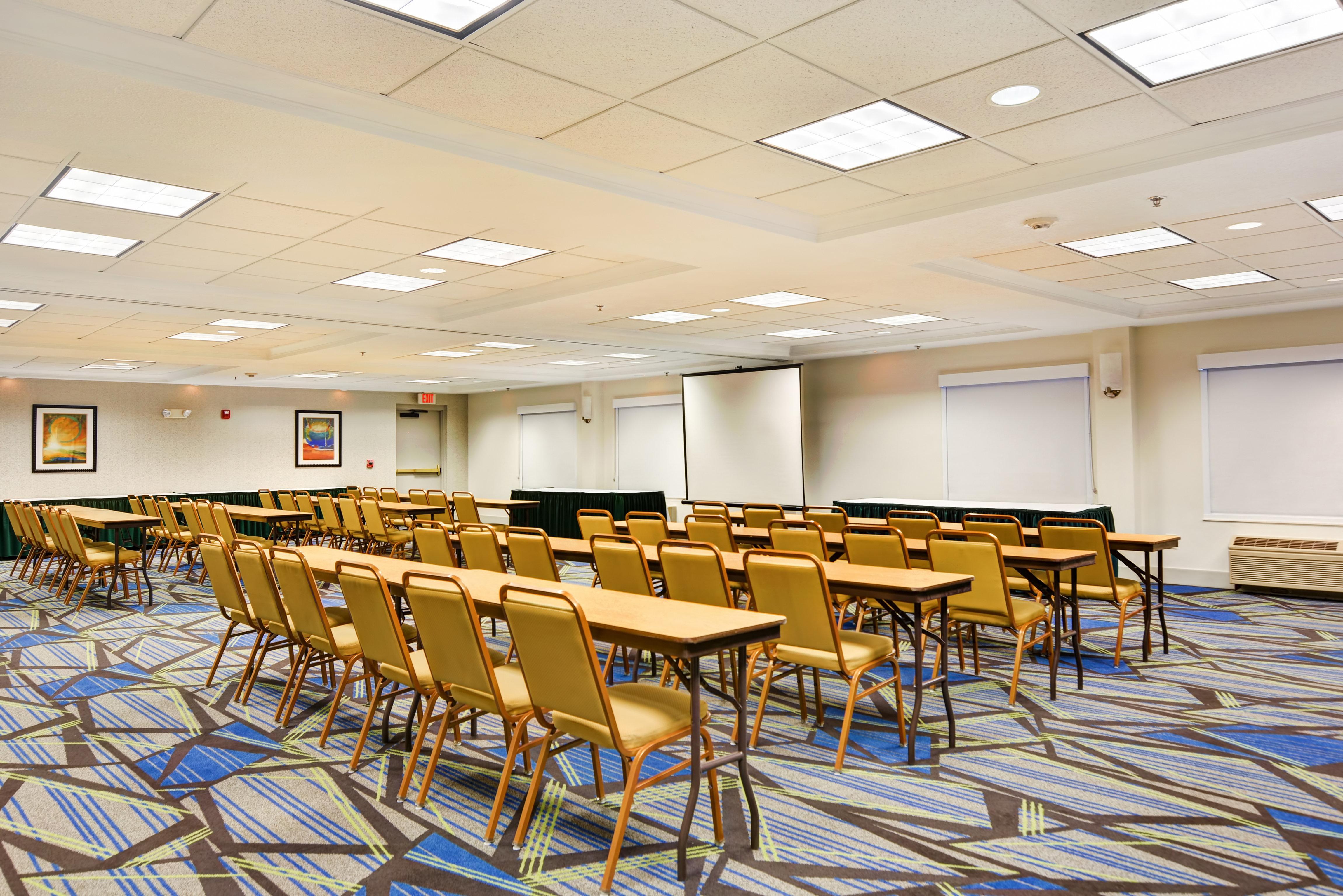 Holiday Inn Express Hotel & Suites Milwaukee-New Berlin By Ihg Exterior foto