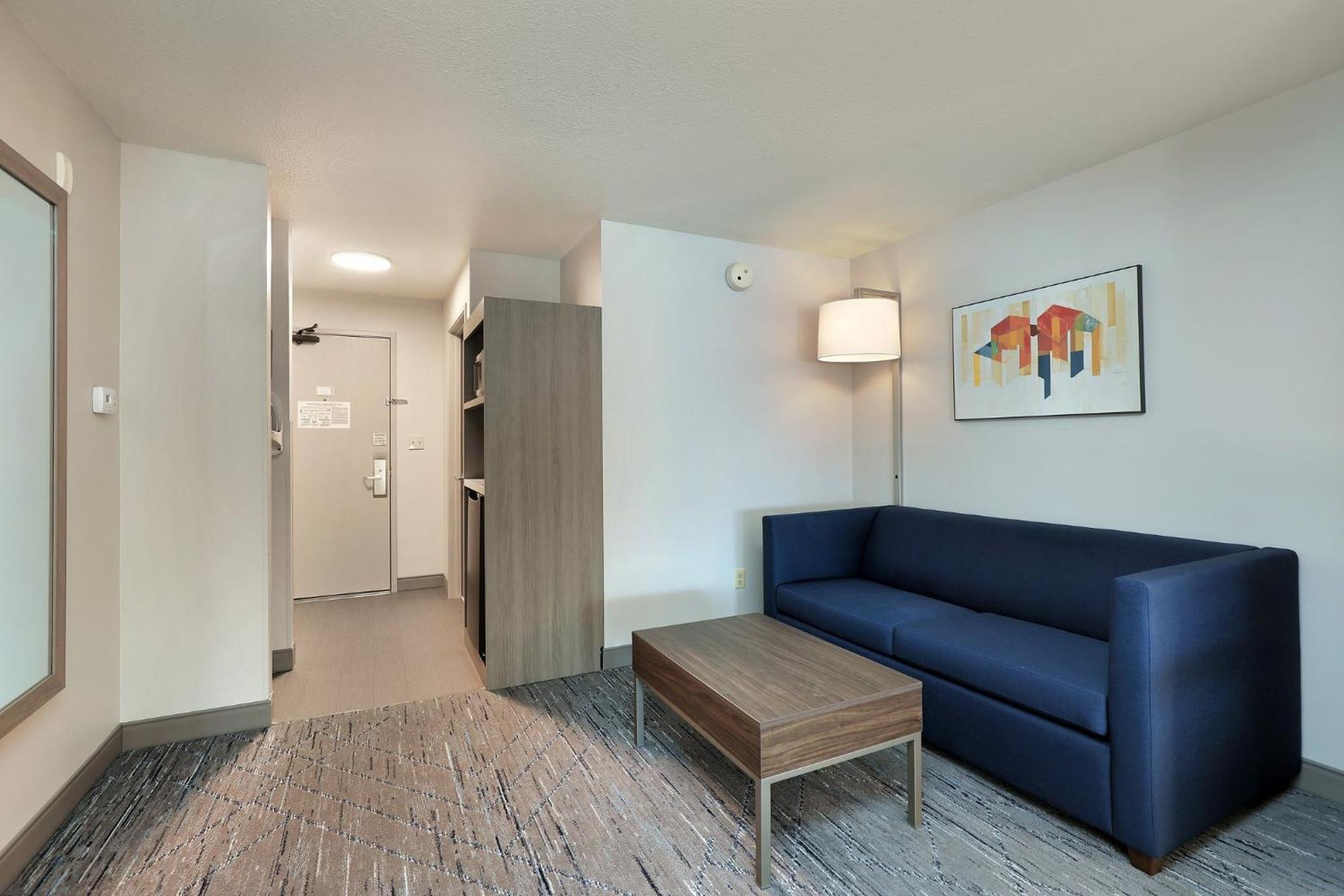 Holiday Inn Express Hotel & Suites Milwaukee-New Berlin By Ihg Exterior foto